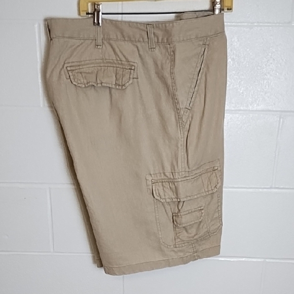 Tan Linen Cotton Cargo Shorts with Classic Design - Picture 2 of 11